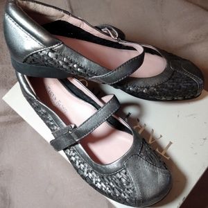 Taryn Rose shoes 7